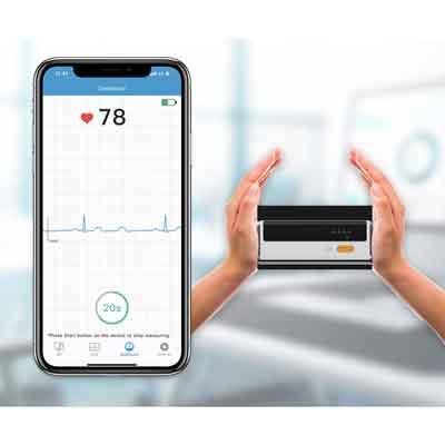 Image of Armfit Plus and smartphone with ViHealth app