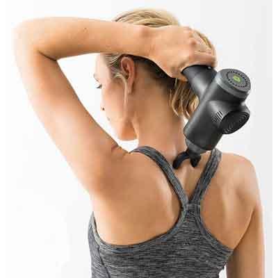 Image of a woman using Beurer MG 180 on the back of the neck 