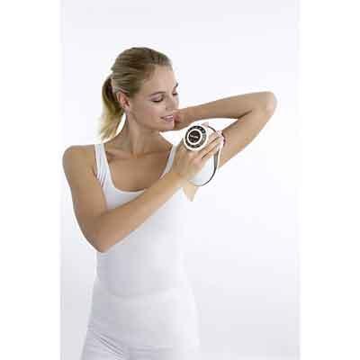 Image of woman with Beurer MG 510 without handle