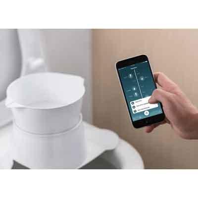Image of Homeflow standing position and Minze app on a smartphone 