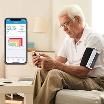Image of a man measuring BP with Armfit Plus