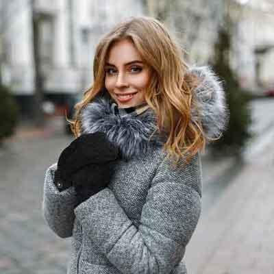 Image of a girls wearing Vulpes Heated Mittens